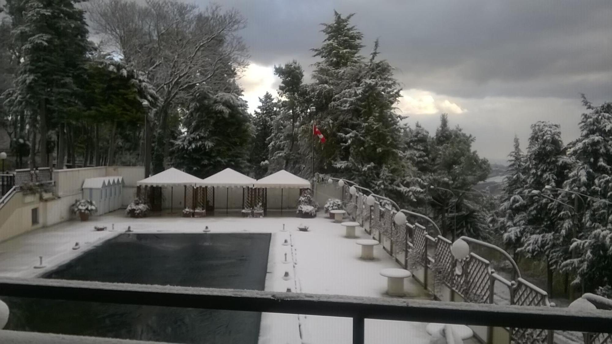 Hotel Du Parc Atri Esterno foto
